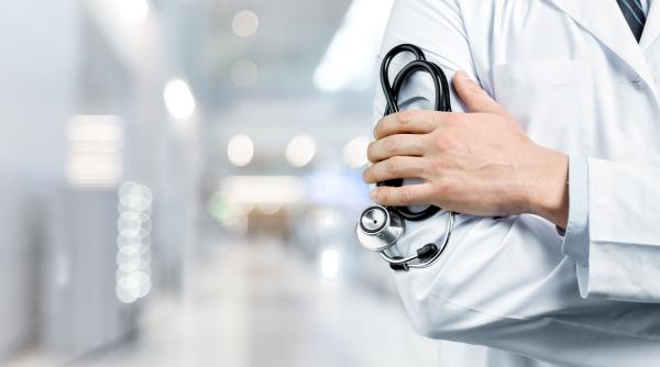 Bebeluș de șapte luni, la spital după ce a fost diagnosticat cu tuse convulsivă. Creștere alarmantă de cazuri