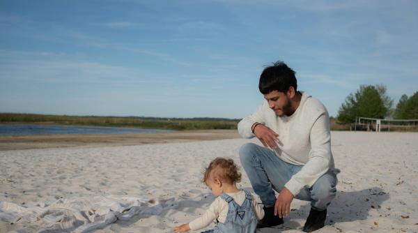 Ești tată de băiat? Psiholog Daniela Gavankar: ”Toate aceste lucruri îi vor construi forța, puterea, respectul”