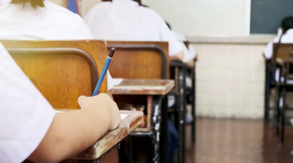 „Din ce au văzut la simulare, cât de proști suntem, trebuia să dea mult mai ușor”. Val de nemulțumiri după subiectele de la BAC / VIDEO