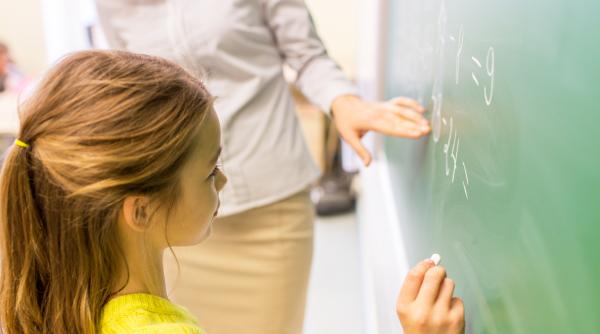 De ce elevii români sunt analfabeți funcțional? Gheorghița Badea: „Avem la bază motive serioase!” / Bogdan Georgescu: „Copiii NU înțeleg legătura dintre matematică și viață” / VIDEO