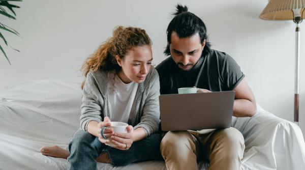 5 lucruri pe care le fac părinții atunci când copiii dorm! Şi tu?