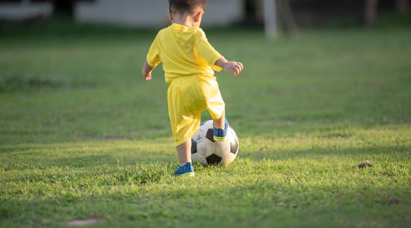 Nume de băieți purtate de fotbaliști legendari: Prenumele celor mai mari eroi din istoria fotbalului și semnificația lor