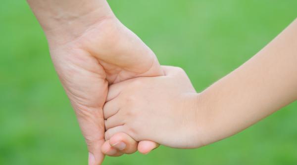 Îngrijorător! Suntem țara cu cea mai tânără bunică: „Este cutremurător”