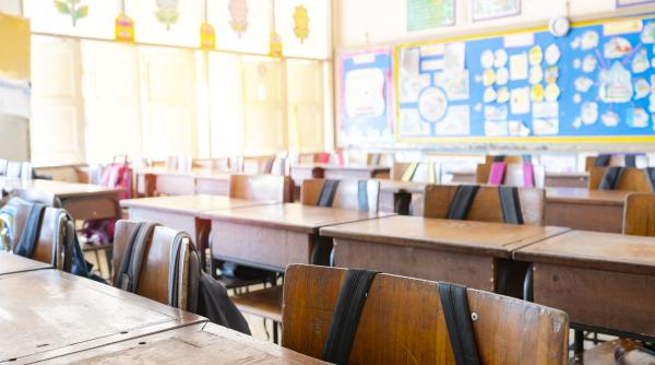 Burse școlare pentru elevi. Când vor fi virați banii