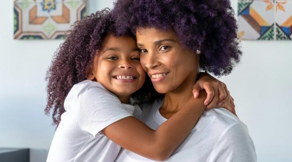 Vrei să crești o fiică puternică și încrezătoare? Urmează aceste 10 sfaturi