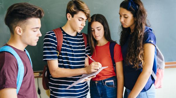Încep înscrierile la liceu. Ce trebuie să știe elevii și părinții!