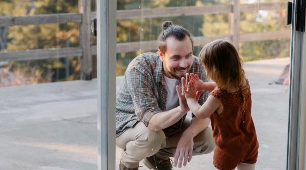 Bune maniere: Acestea sunt cele 20 de reguli pe care copiii trebuie să le cunoască, conform unei școli de etichetă din New York