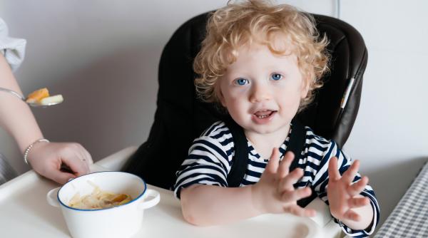 Cum arată farfuria ideală pentru un bebeluș? Dr. Ioana Stavrositu: „Prânzul NU e doar pentru ciorbă!” / VIDEO