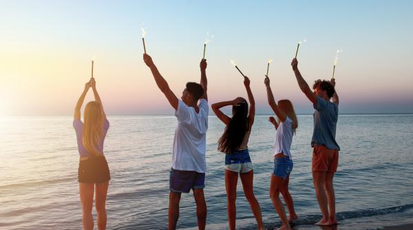 De la ce vârstă ne putem lăsa copiii adolescenți să meargă la munte sau la mare cu prietenii? Urania Cremene oferă răspunsul pentru părinți