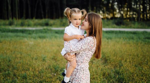 Noi reguli de acordare a burselor pentru mamele minore