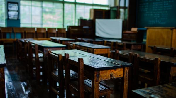 „Învățământul era mai performant înainte”, MIT sau ADEVĂR? Prof. univ. dr. Carol Căpiță: „Eu știam foarte clar că dacă nu pun burta pe carte, eșuez într-o fabrică” / VIDEO