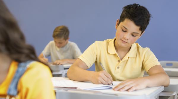 Ministerul Educației dintr-un stat NATO, decizie fără precedent: În anul școlar viitor, toți elevii de clasa a VIII-a vor fi învățați să tragă cu arma