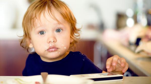 Not just food makes you gain weight! Discover the main causes of childhood obesity. Psychologist Iancu and nutrition counselor Cooney Soare highlight the issues