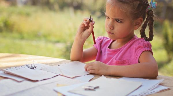 Este caietul de vacanță benefic pentru copil? Profesorii își dau cu părerea