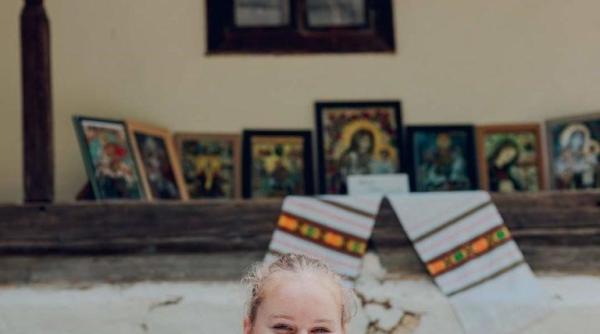 Pasiune pentru pictură, dusă la nivel de spiritualitate. Tânără premiată la categoria „Pictat icoane pe sticlă”