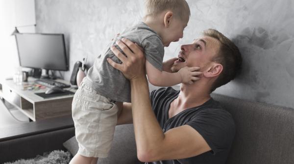„Nu te vreau pe tine. Îl vreau pe tati!” Când copilul dumneavoastră are un „părinte preferat”