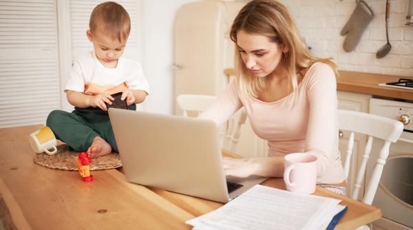 Cum să depășești sentimentul de vinovăție ca mamă