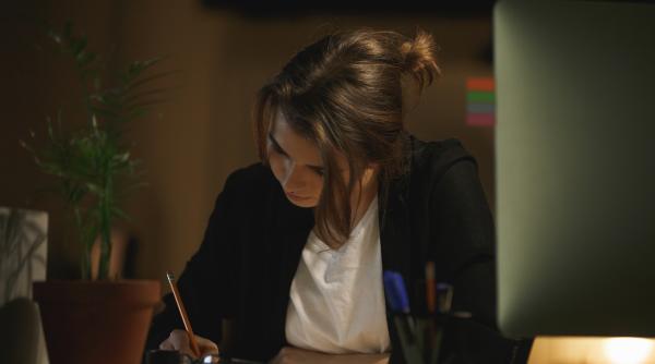 Cinci obiceiuri la locul de muncă care sunt de fapt semne de avertizare ale depresiei