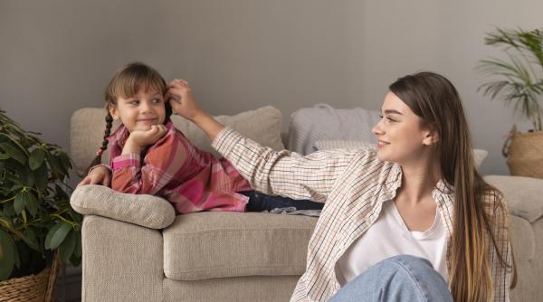 ”Copiii sunt oglinda părinților”: Această afirmație este confirmată științific de către Dr. Gina Chiriac: ”Există acei neuroni oglindă”