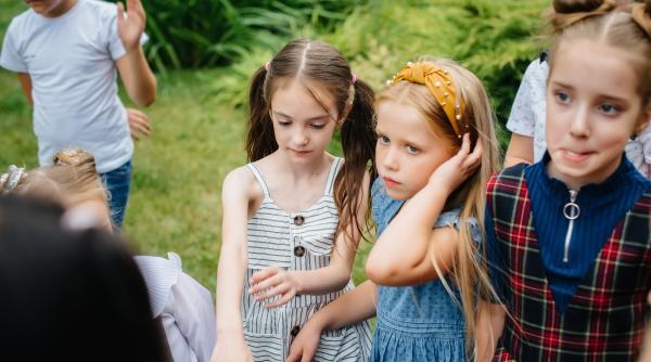 Noile provocări cu care se confruntă copiii de astăzi, potrivit unui expert: „În generațiile anterioare NU a existat AȘA CEVA!”