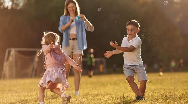 Cele cinci reguli pentru a fi un părinte mai bun, conform Harvard