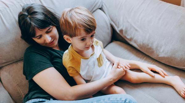 Greșeala părinților: Faci și tu acest lucru? Psiholog Valentina Chirvasuta: ”Felicitări! Îi creezi un handicap social”