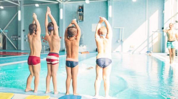 La ce vârstă ar trebui să-ți dai copilul la înot? David Popovici: „Cred că asta e o perioadă de aur!” 