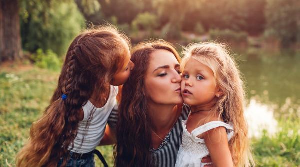 Un celebru psiholog arată cele cinci mici schimbări care fac viața de mamă mai fericită: „Preia controlul!”