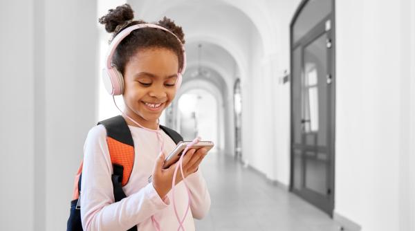 Telefoanele mobile vor fi interzise în timpul orelor de curs