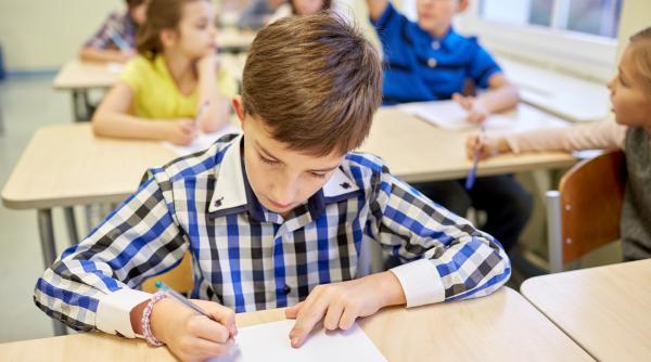 Simulări Bacalaureat și Evaluare Națională 2025. Deca a ținut cont de sugestiile profesorilor și părinților și a anunțat datele examenelor mai devreme