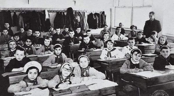 Cum era viața de elev în perioada comunismului