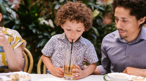 ”Dacă copilul va bea cu paiul va vorbi mai repede?”. Psihoterapeut Cristina Gemănaru: Vă mai spun un secret