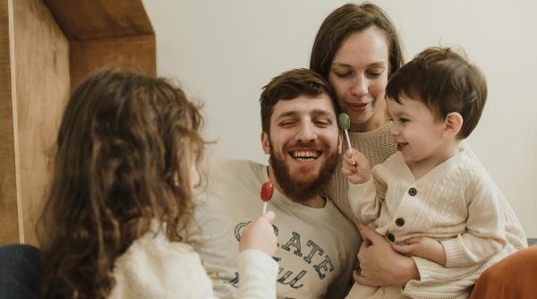 O REGULĂ importantă de predat copiilor tăi: Așa ar trebui să se comporte un copil educat. Urania Cremene: ”Șansele ca ei să fie integrați cresc foarte mult”