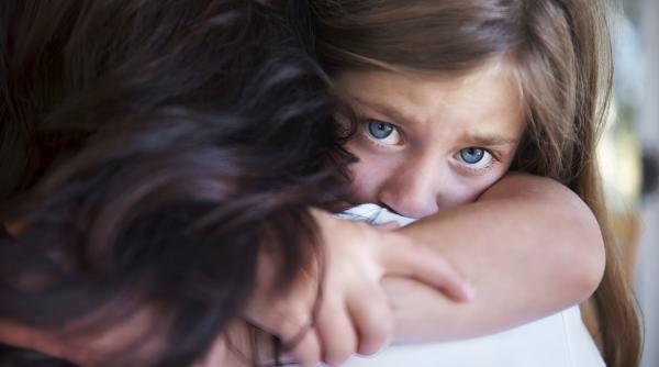 Cum să ajuți un copil timid să-și găsească încrederea în sine: Sfaturi de la psihologi