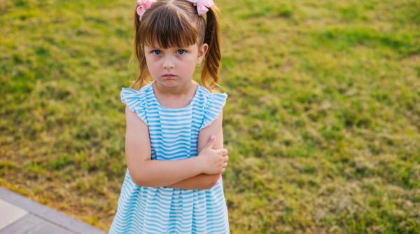 6 mici probleme de comportament ale copiilor pe care NU trebuie să le ignori: Ele stabilesc liniile directoare pentru o atitudine corectă când cresc!