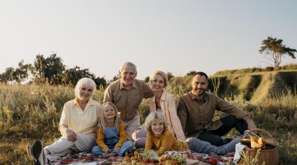 Vacanțele în generația „sandwich”: între relaxare și suprasolicitare