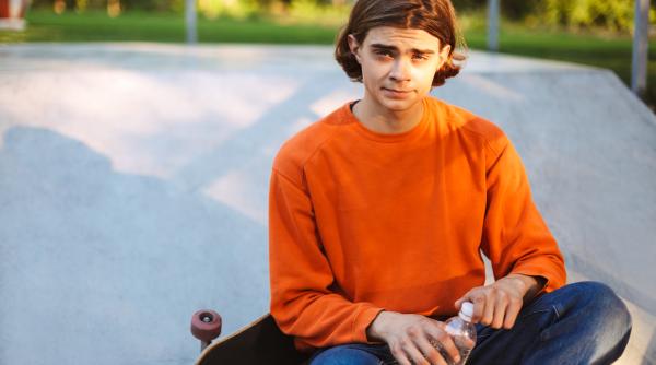 4 moduri în care adolescentul tău se joacă cu tine. Cum să oprești manipularea și să-ți reconstruiești relația cu el