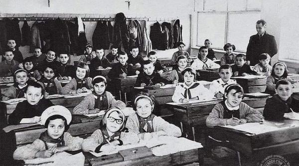 Cum era copilăria în perioada comunistă