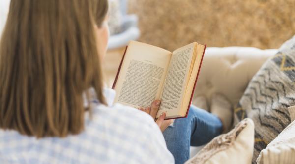 Cum să-i inspiri copilului tău dragostea pentru lectură