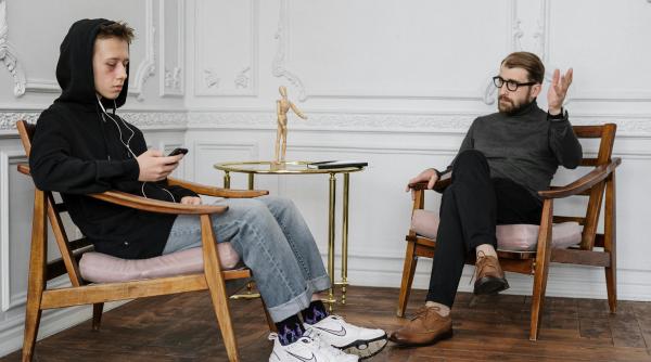 Mărturisirea unui adolescent. ”Am vorbit cu un terapeut și mi-a spus asta: Sunt 4 semne care îți arată că ai traume și care crezi că fac parte din personalitatea ta”