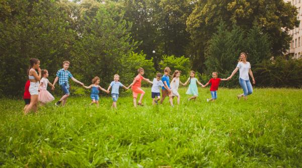 Psiholog: „Mi-am petrecut 20 de ani studiind cum să cresc copii de succes. Asta este cea mai neglijată abilitate pe care le spun părinților să o predea!”