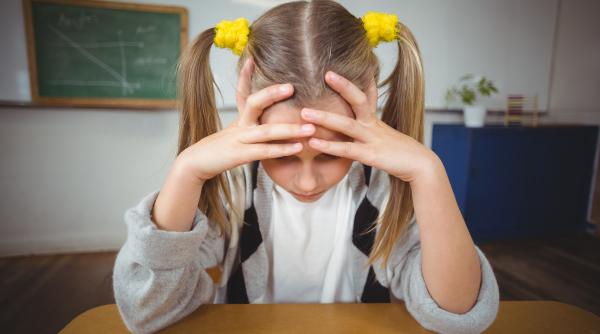 Vacanța se încheie în curând, iar copiii vor simți „o stare de tristețe, ca un fel de doliu”. Psihologii le spun părinților ce să facă!