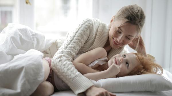 Pericolul de a fi o ”mamă perfectă”. Sfatul psihanalistului Donald Winnicott: Nu este nevoie