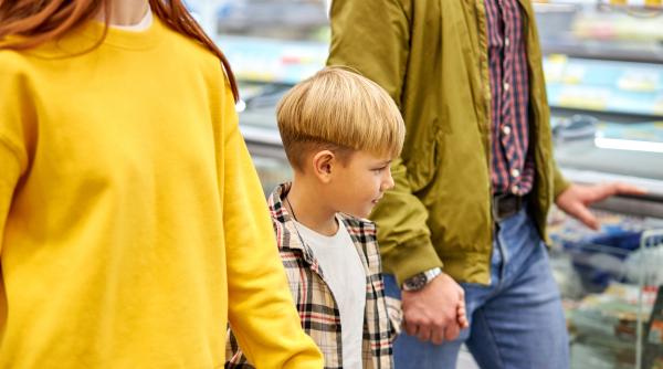 STUDIU: Cât plătesc părinții din România pentru a-și trimite copilul la școală? Cheltuielile minimale pentru educația unui elev pot depăși 30.000 de lei