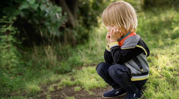 ”Dacă nu ești cuminte vine bau-bau”: Consecințele creșterii copiilor cu frică