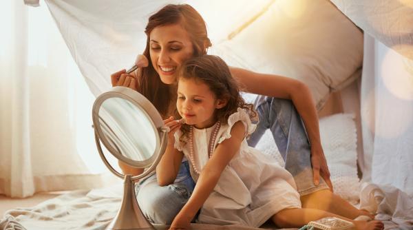 „Sunt drăguț?” Cum să răspunzi când copilul tău te întreabă astfel de lucruri? Psiholog: „E un moment parental foarte important!”