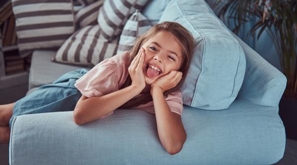 Copilul tău râde când îl cerți? O condiție necesară pentru creștere