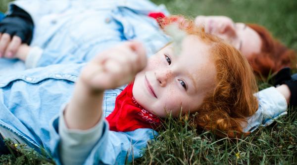 Modul în care genetica influențează culoarea părului unui copil. Va fi blond, brunet, șaten sau roșcat?