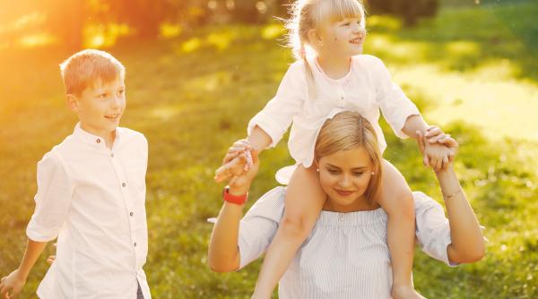 Sacrificiile pe care le fac părinții buni pentru a crește copii sănătoși, fericiți și de succes!