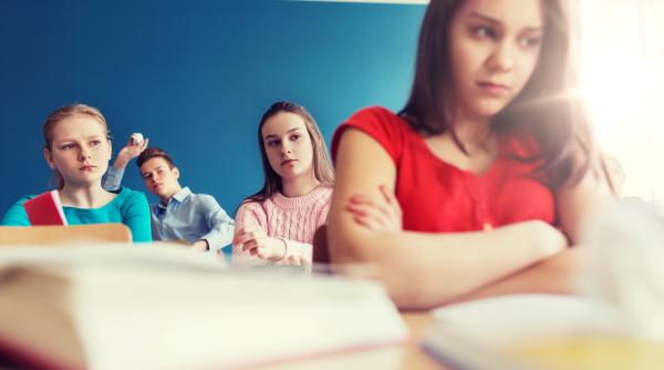 Semnele dureroase care arată că al tău copil este un „bully” la școală. La ce trebuie părinții să fie atenți?